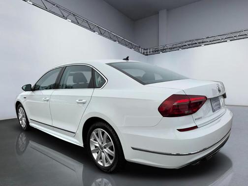 2017 Volkswagen Passat 1.8T R-Line w/Comfort