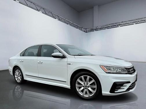 2017 Volkswagen Passat 1.8T R-Line w/Comfort