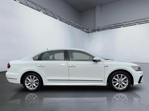 2017 Volkswagen Passat 1.8T R-Line w/Comfort