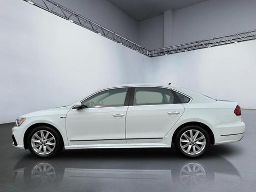 2017 Volkswagen Passat 1.8T R-Line w/Comfort