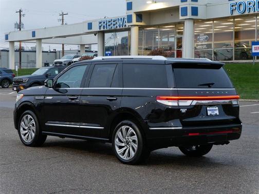 2024 Lincoln Navigator Premiere