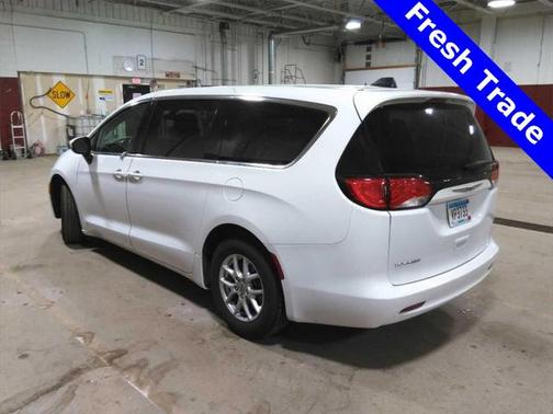 2022 Chrysler Voyager LX
