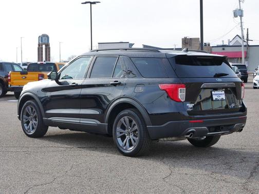 Agate Black Metallic 2023 Ford Explorer XLT