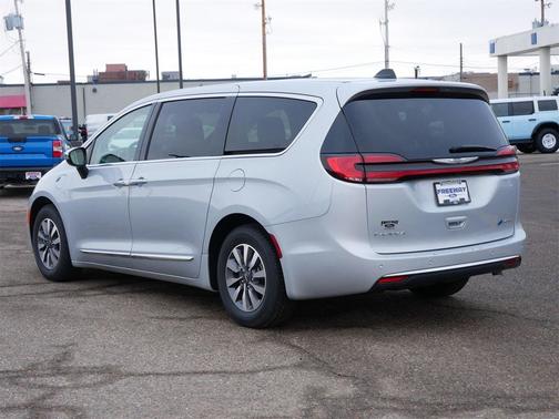 2023 Chrysler Pacifica Hybrid Limited