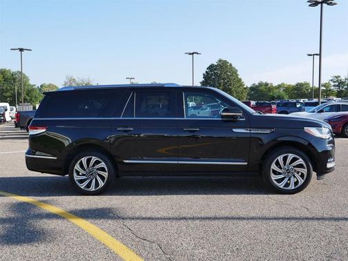 2024 Lincoln Navigator Premiere