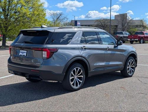 Carbonized Gray Metallic 2026 Ford Explorer ST-Line