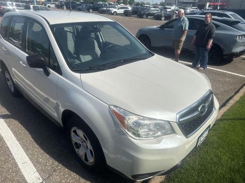 Satin White Pearl 2014 Subaru Forester 2.5i