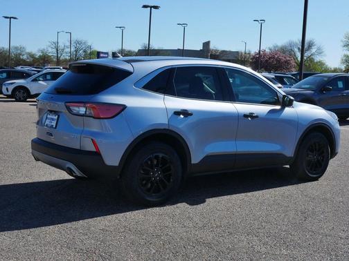 Iced Blue Silver Metallic 2022 Ford Escape SE