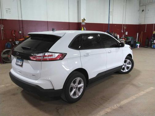 Oxford White 2022 Ford Edge SE