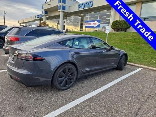2022 Tesla Model S Base
