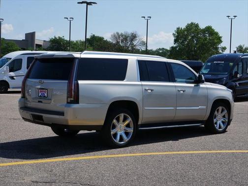 2017 Cadillac Escalade ESV Luxury