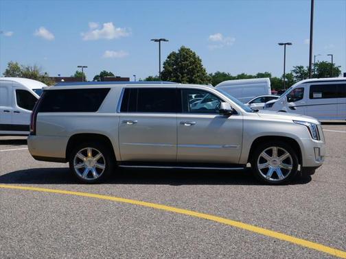2017 Cadillac Escalade ESV Luxury