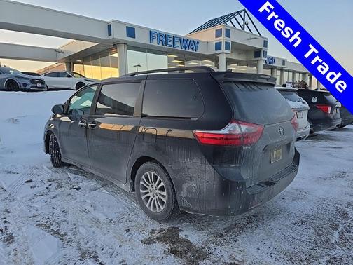 2020 Toyota Sienna XLE