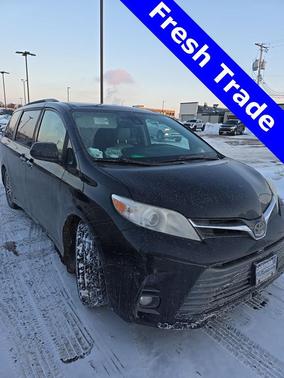 2020 Toyota Sienna XLE