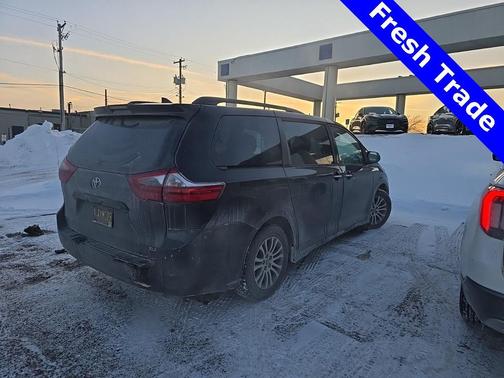 2020 Toyota Sienna XLE