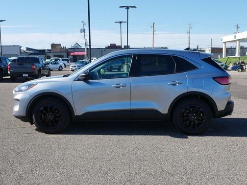 Iconic Silver Metallic 2022 Ford Escape SE