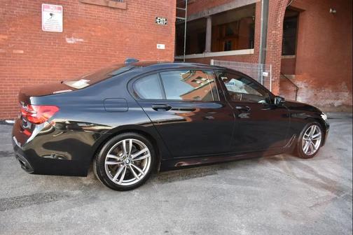 2016 BMW 750 i xDrive