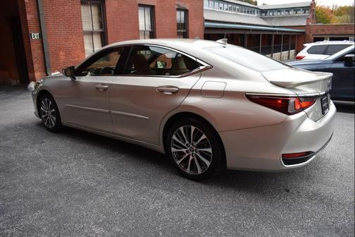 2019 Lexus ES 300h Base