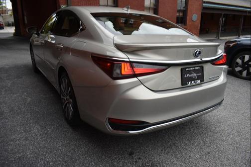 2019 Lexus ES 300h Base