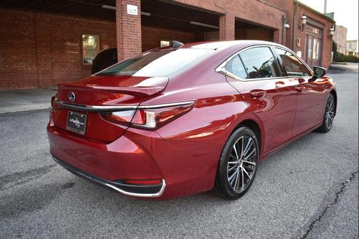 2022 Lexus ES 300h Base