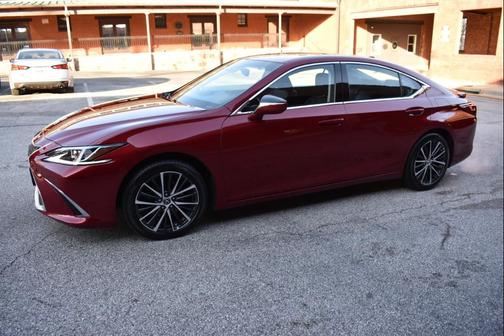 2022 Lexus ES 300h Base