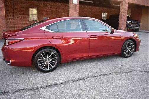 2022 Lexus ES 300h Base