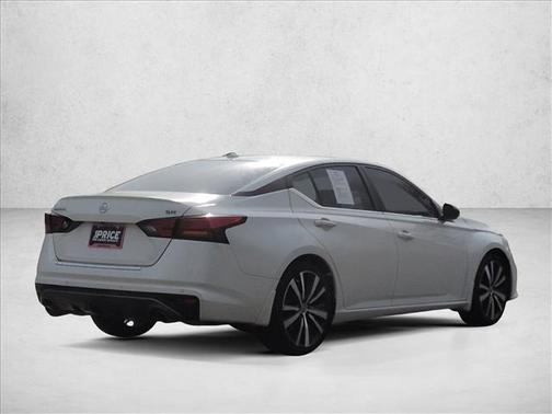 2022 Nissan Altima SR FWD