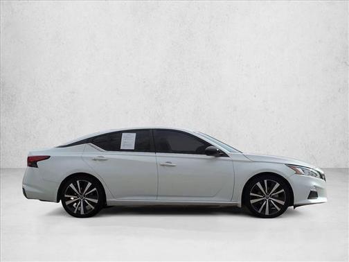 2022 Nissan Altima SR FWD