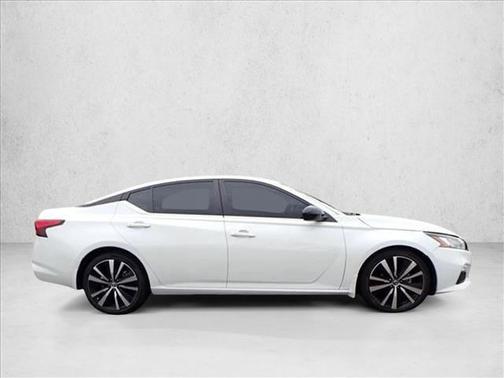 2022 Nissan Altima SR FWD