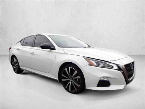 2022 Nissan Altima SR FWD