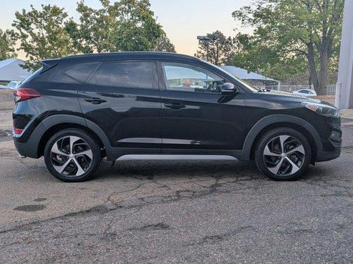 Black Noir Pearl 2017 Hyundai TUCSON Value