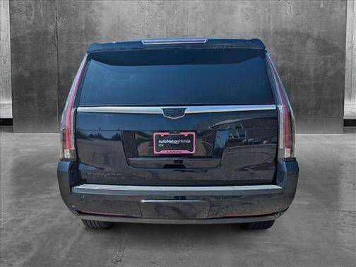 2018 Cadillac Escalade Luxury