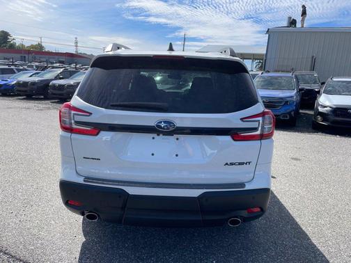 White Pearl 2027 Subaru Ascent Premium 7-Passenger