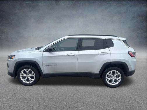 Silver Zynith Metallic Clearcoat 2024 Jeep Compass Latitude