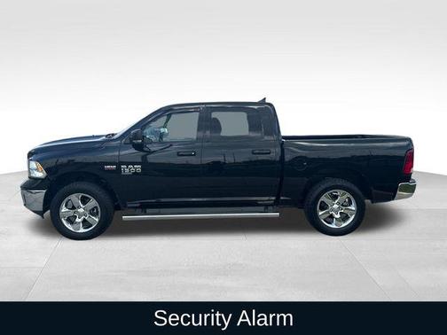 Diamond Black Crystal Pearlcoat 2019 RAM 1500 Big Horn