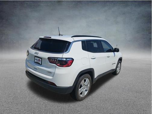 Bright White Clearcoat 2022 Jeep Compass Latitude