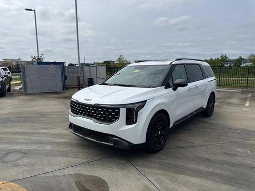 Snow White 2026 Kia Carnival SX Prestige