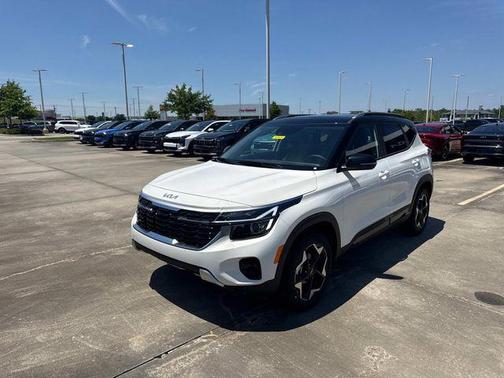 Clear White 2026 Kia Seltos S