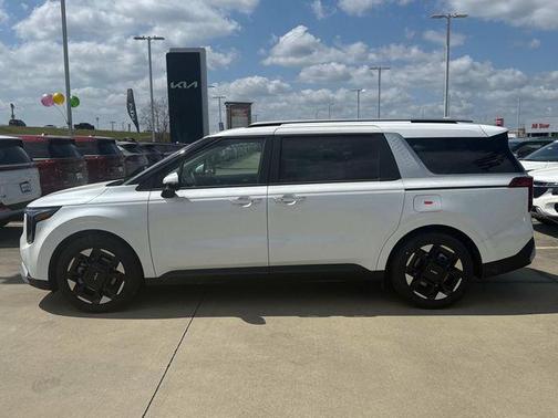 Snow White Pearl 2026 Kia Carnival EX