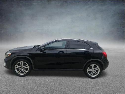 Cosmos Black Metallic 2018 Mercedes-Benz GLA 250 4MATIC