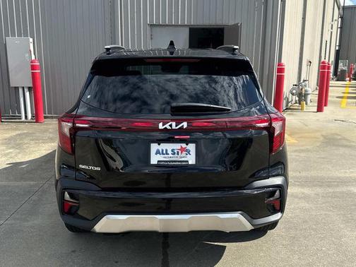 Fusion Black 2026 Kia Seltos EX