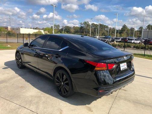 2022 Nissan Altima SR Intelligent AWD