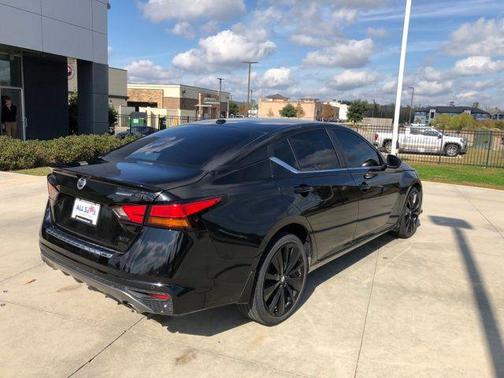 2022 Nissan Altima SR Intelligent AWD