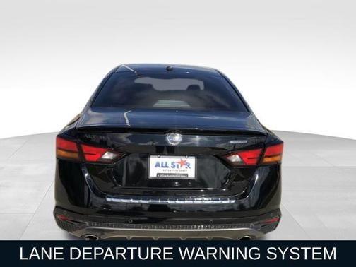 2022 Nissan Altima SR Intelligent AWD