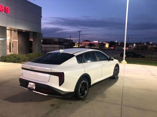 2025 Kia K4 EX