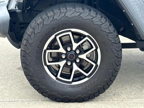 Silver Zynith Clearcoat 2024 Jeep Wrangler Rubicon