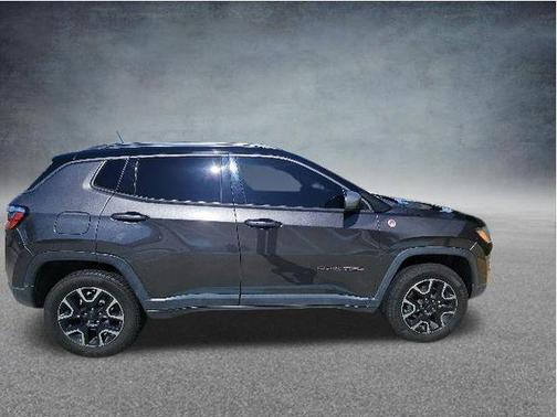 Granite Crystal Metallic Clearcoat 2019 Jeep Compass Trailhawk
