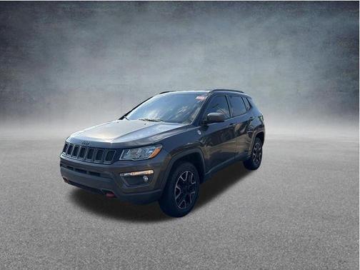 Granite Crystal Metallic Clearcoat 2019 Jeep Compass Trailhawk