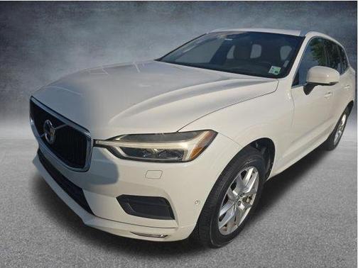 White 2018 Volvo XC60 T5 Momentum