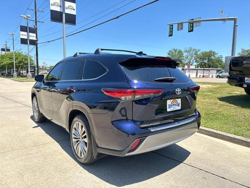 2023 Toyota Highlander Platinum